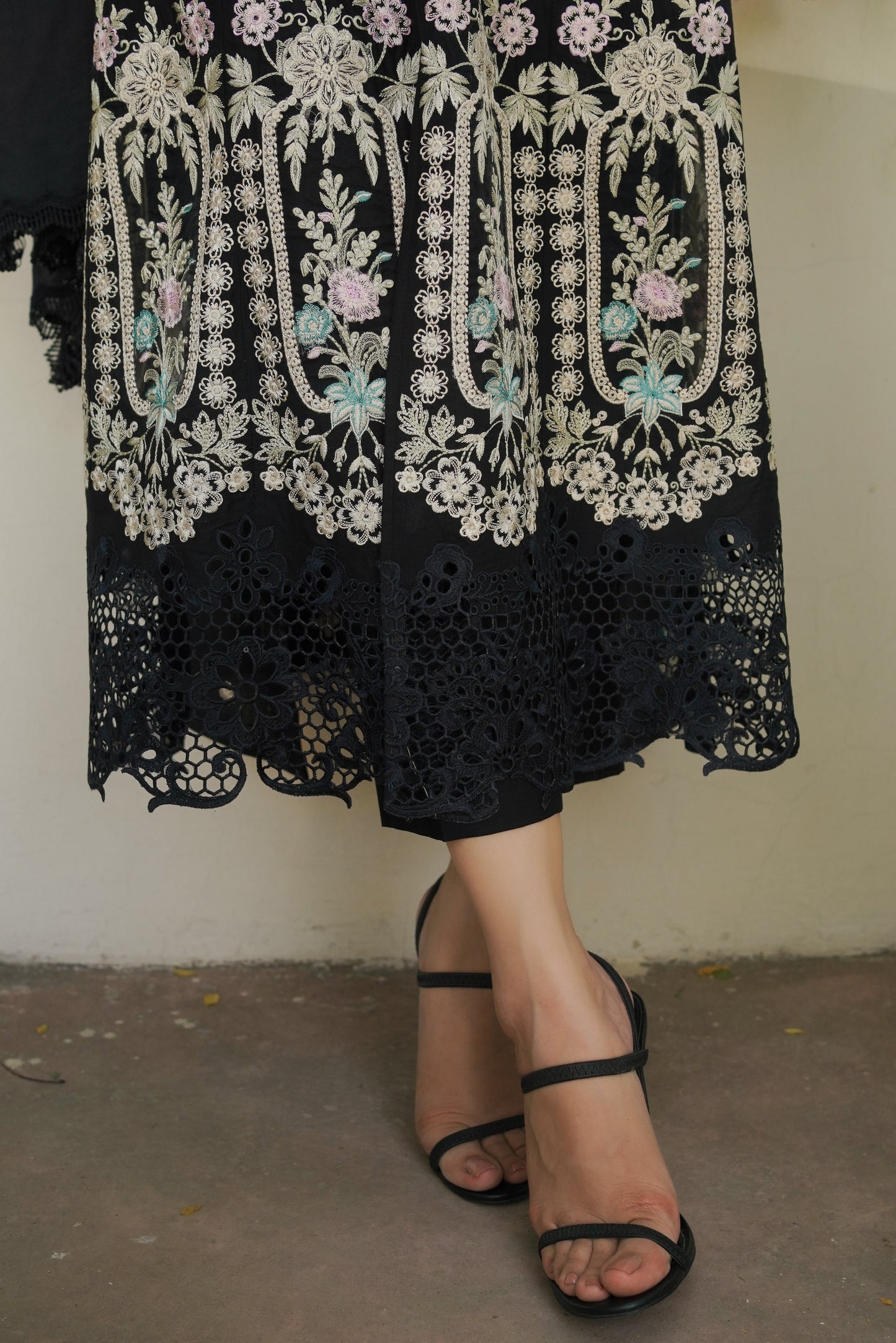 Manara LUXURY LAWN Collection 2024 – Pearl
