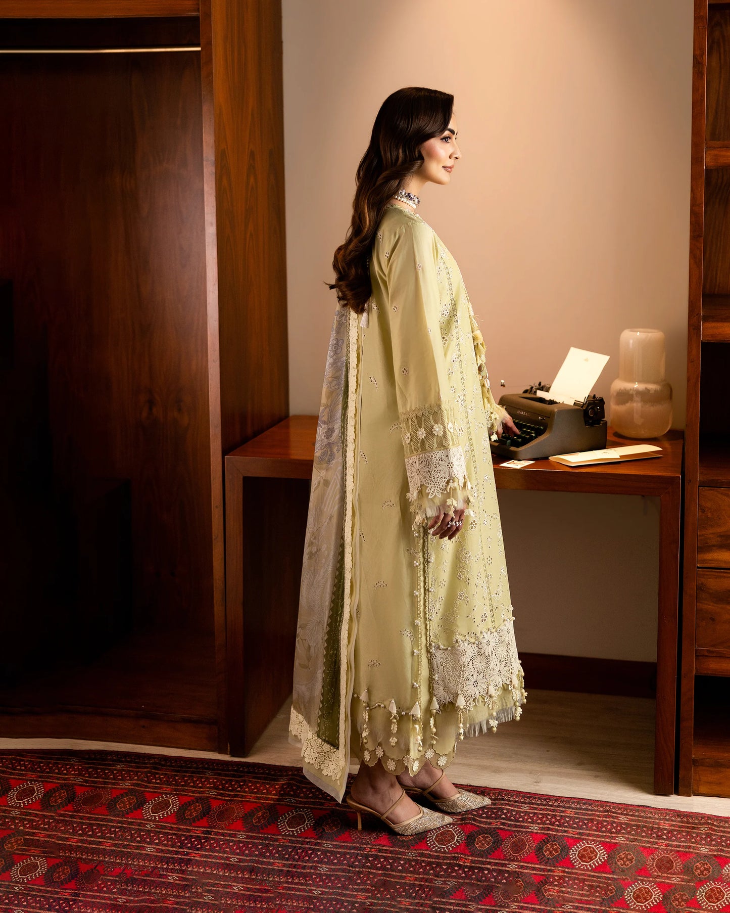 JADE QUEENS COURT UNSTITCHED '26 - REGALIA MUSE (21152)