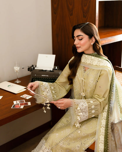 JADE QUEENS COURT UNSTITCHED '26 - REGALIA MUSE (21152)
