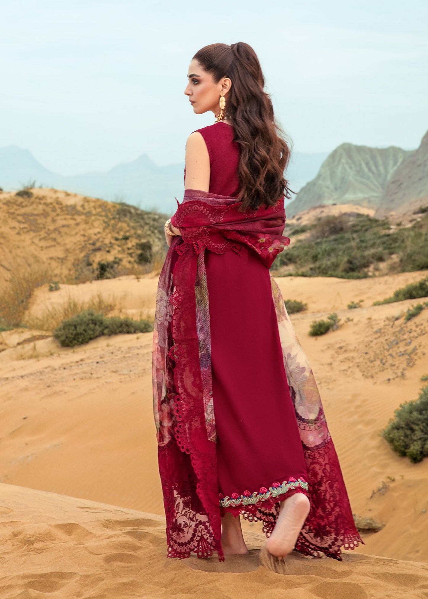 Saira Shakira Lawn'24 by Crimson Collection 2024 – Lillie de Jong - Cherry