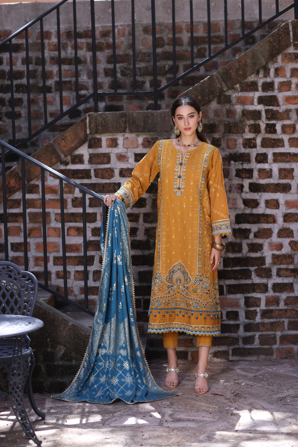 NOOR BY SAADIA ASAD WINTER SHAWL Collection - 04