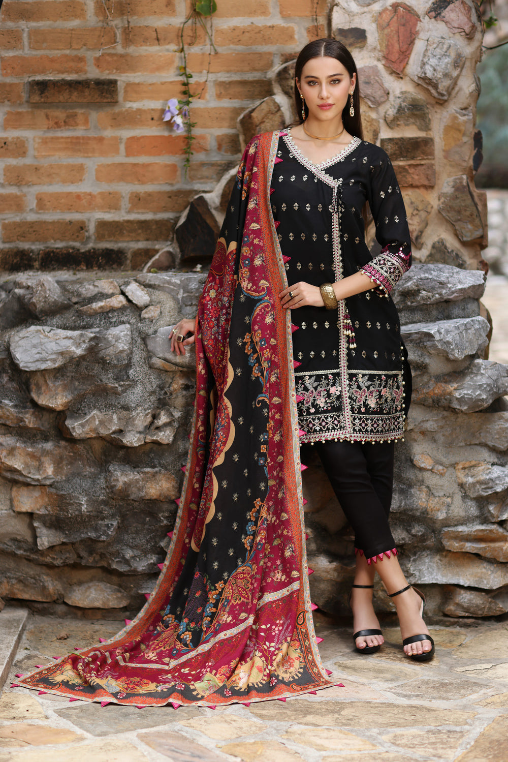 NOOR BY SAADIA ASAD WINTER SHAWL Collection - 09