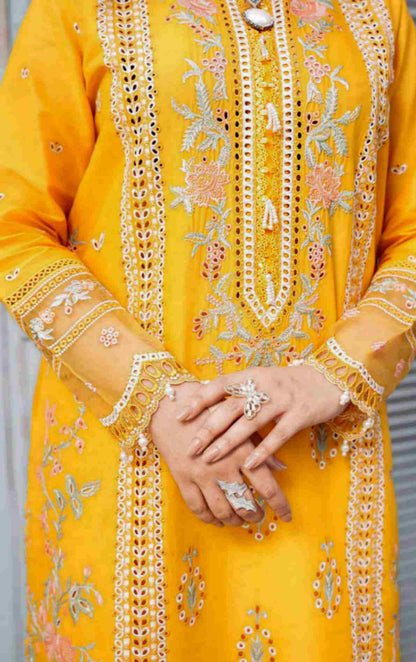 Inaayat Festive Lawn Collection D 02 | Daffodils | IBAAS Online