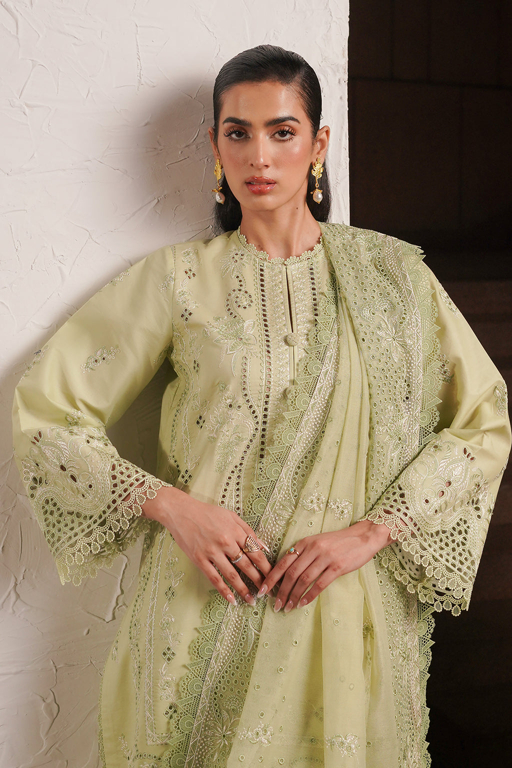 Afrozeh Chikankari Lawn Collection 2024 – Kelly