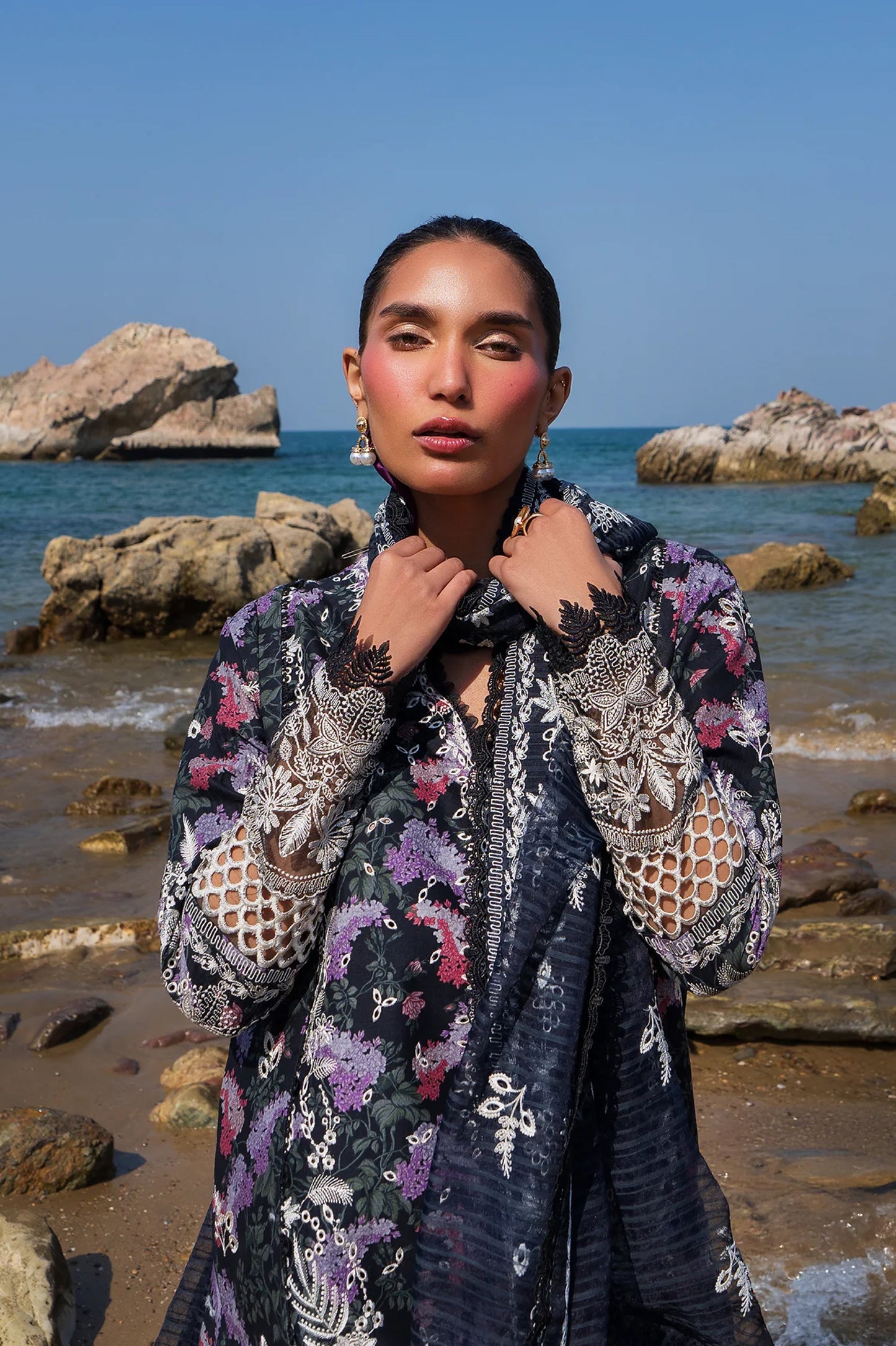 Afrozeh The Endless Summer Luxury Lawn Unstitched Collection 25 | VELOUR