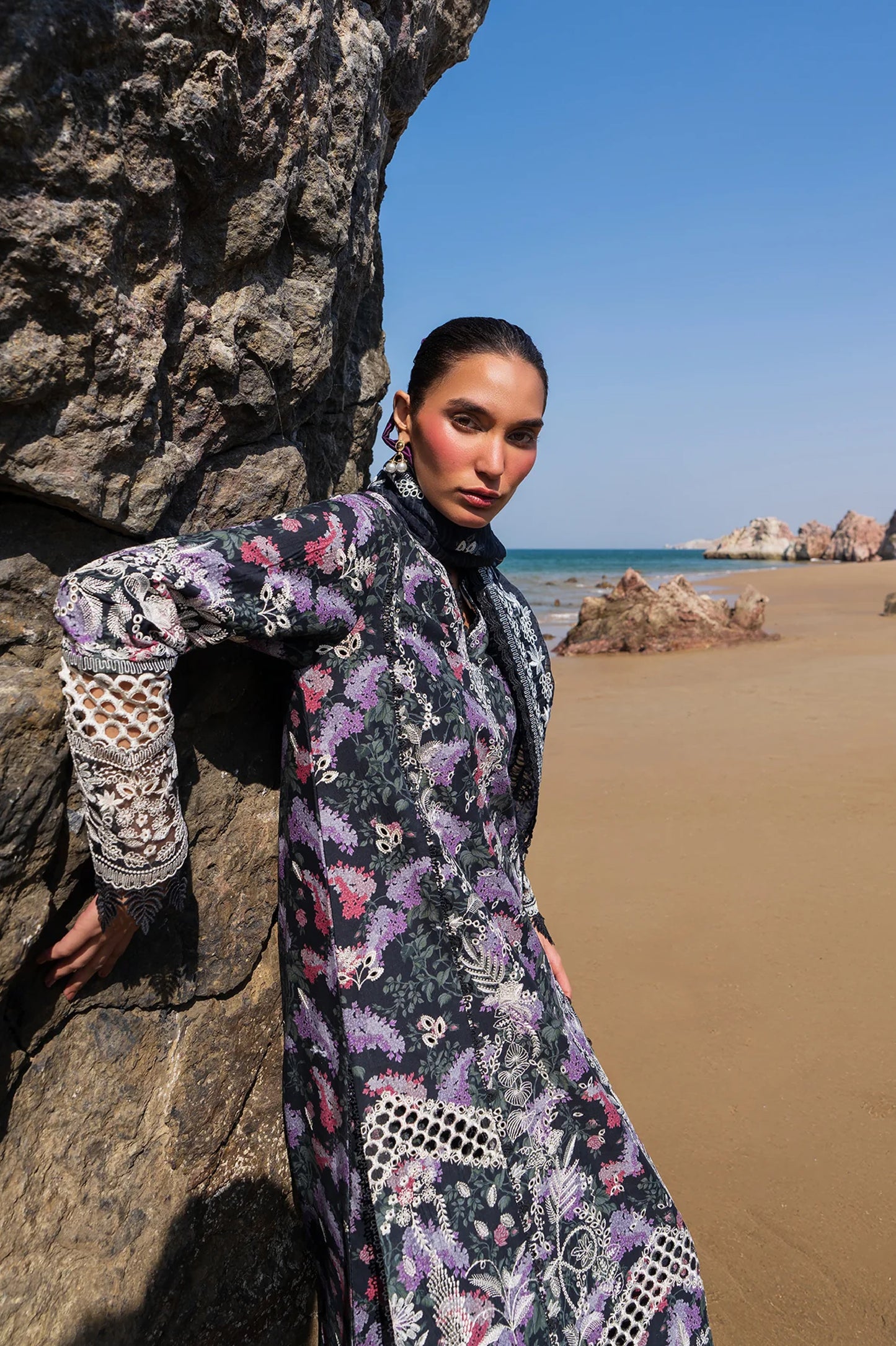Afrozeh The Endless Summer Luxury Lawn Unstitched Collection 25 | VELOUR