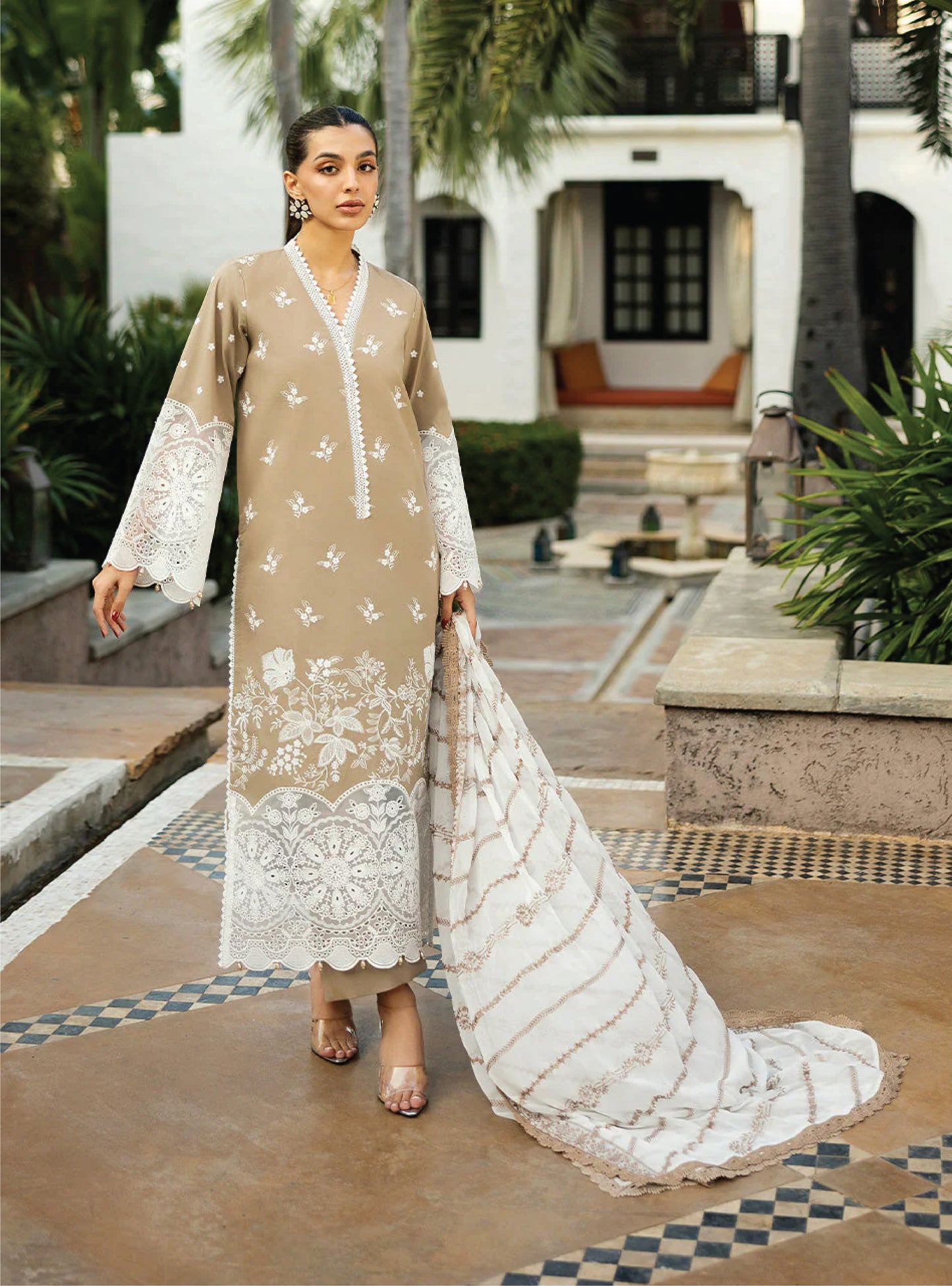 Zainab Chottani Chikankari Lawn 2025 - 11A