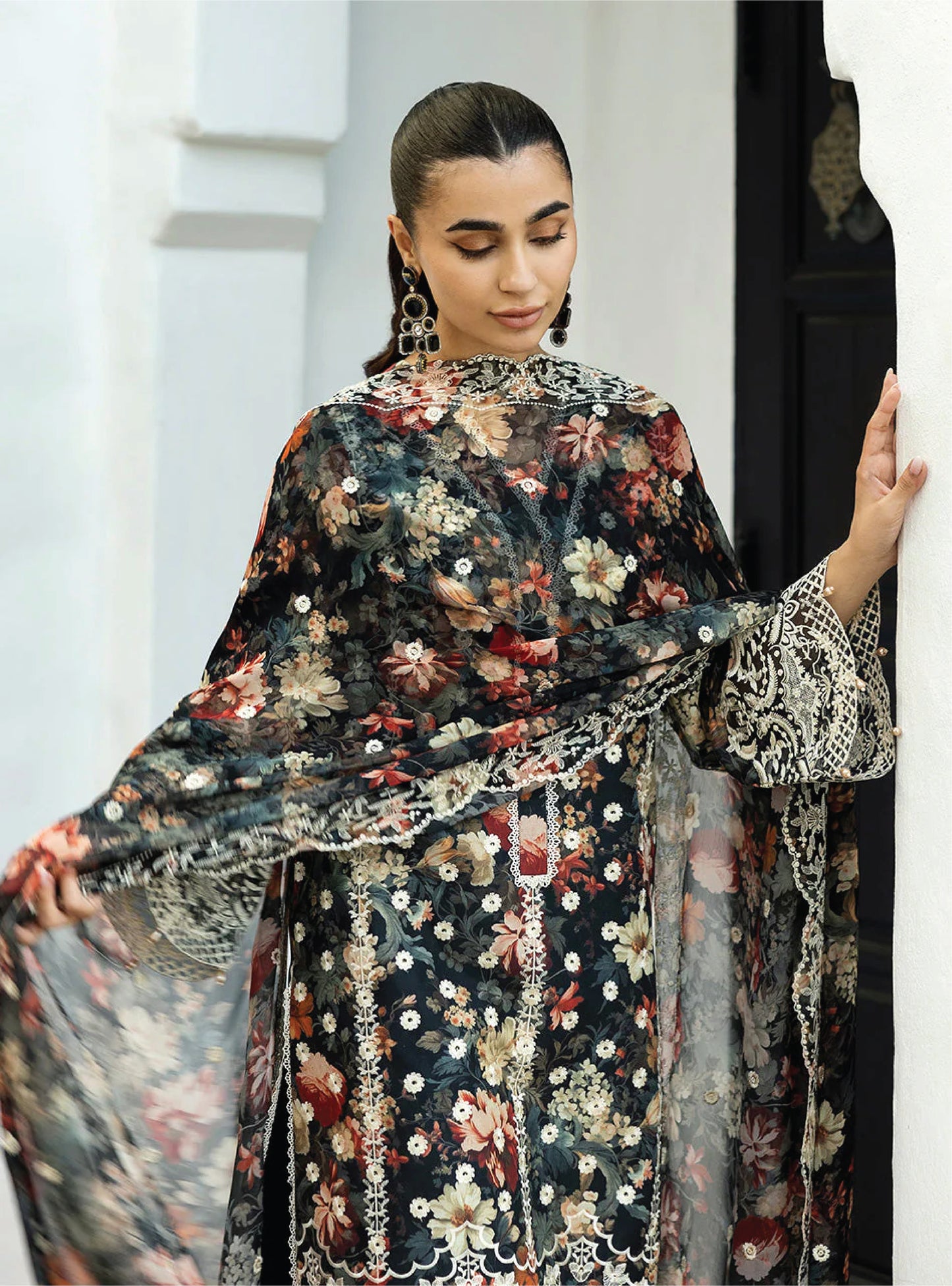 Zainab Chottani Chikankari Lawn 2025 - 10A