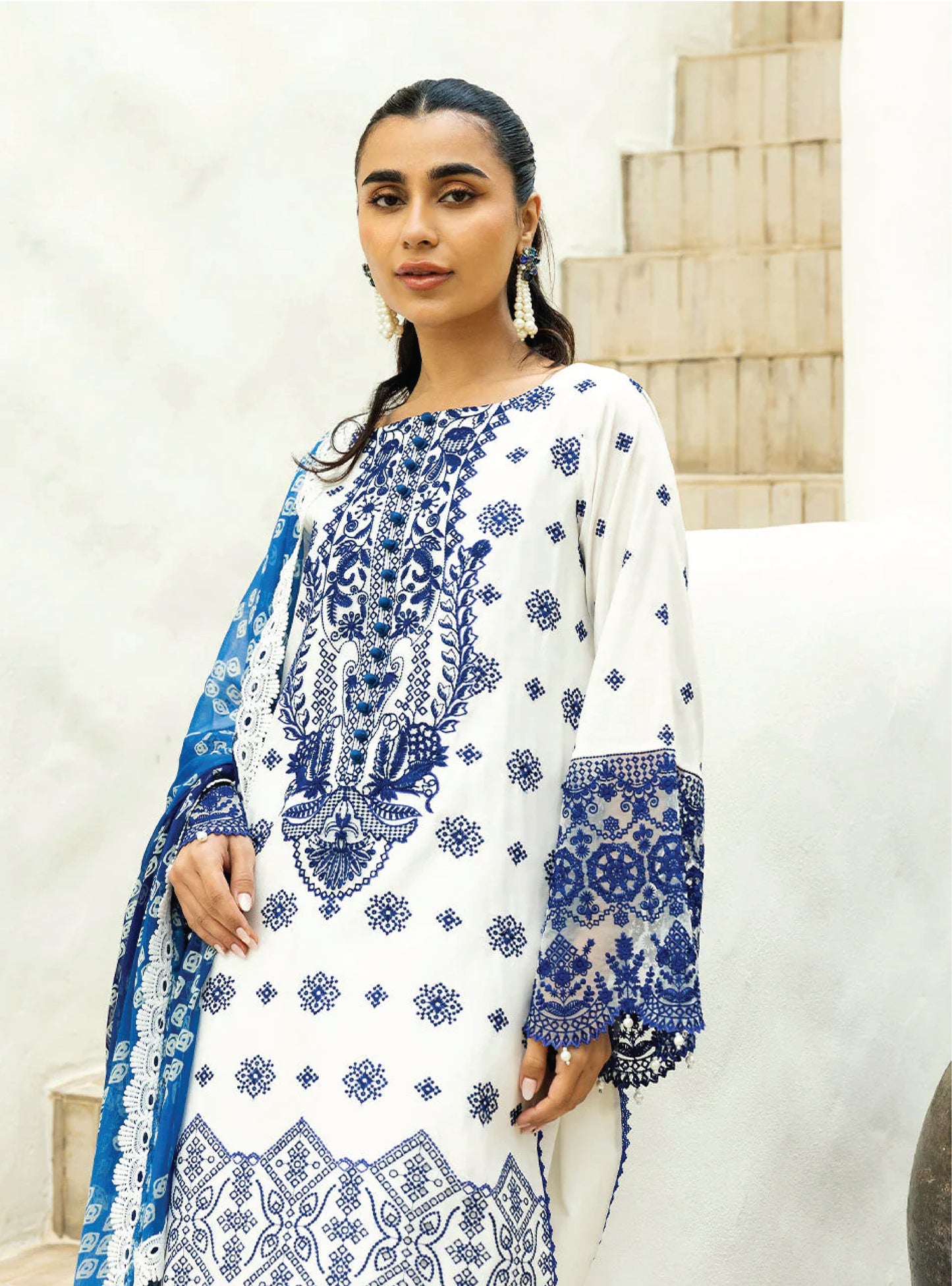 Zainab Chottani Chikankari Lawn 2025 - 8A