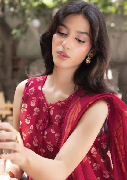 Close-up front view highlighting the delicate cream floral buti prints on the shirt bodice and soft scalloped neckline finishing details code MB-ELHV4-09.